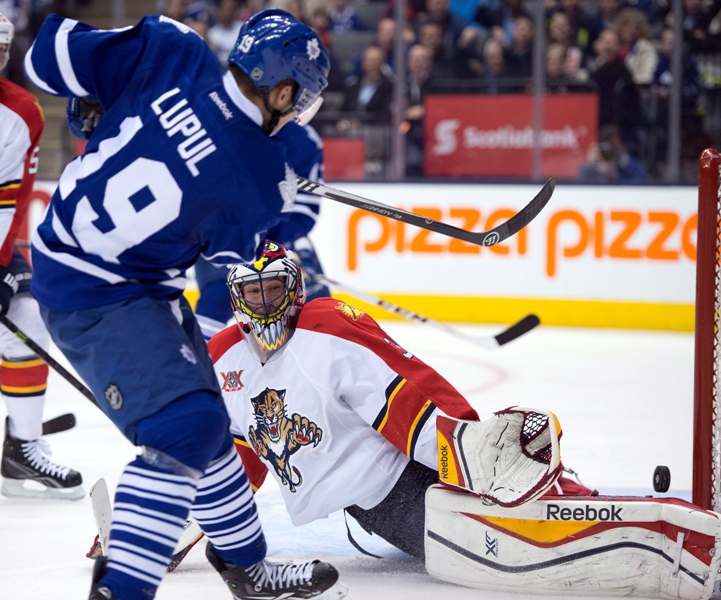 The Toronto Maple Leafs matched a season-high on
Thursday, capturing their fifth straight victory at Air Canada
Centre with a 6-3 win over the Florida Panthers.
