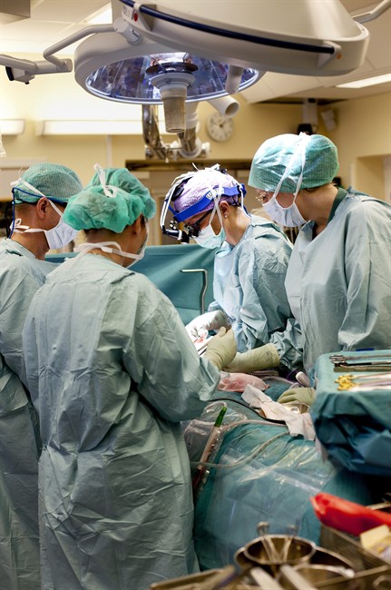 Doctors at St. Joseph's Healthcare Hamilton livestreamed a kidney transplant on Wednesday.