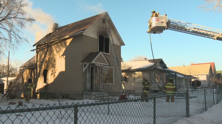 Crews investigate house fire in north Edmonton - Edmonton | Globalnews.ca