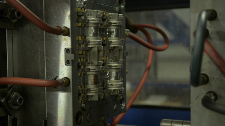 plastic injection moulding machine