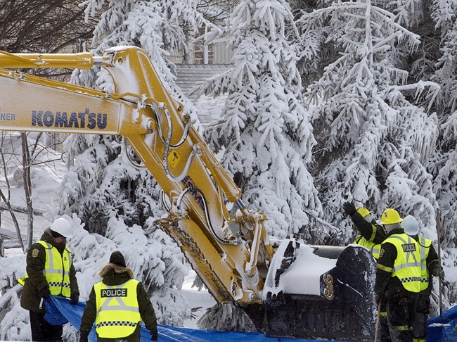 Emergency workers resume the search for victims at a fatal seniors residence fire, Sunday, January 26, 2014 in L'Isle-Verte, Que.
