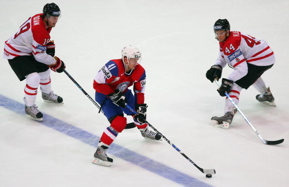 Patrick Thoresen of Norway is cornered by Shane Doan (L) and Marc-Edouard Vlasic of Canada during the IIHF World Championship match between Canada and Norway at the Arena Zurich-Kloten on May 3, 2009 in Zurich, Switzerland.
