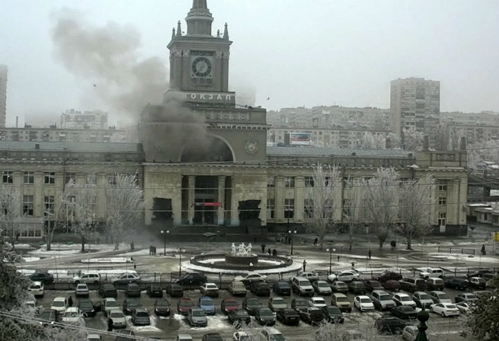 CCTV footage of the moment the bomb was detonated at the train station in Volgograd, Russia