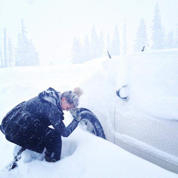 A blizzard Sunday afternoon stranded motorists on the Mount Washington Highway as crews responded to multiple collisions. 