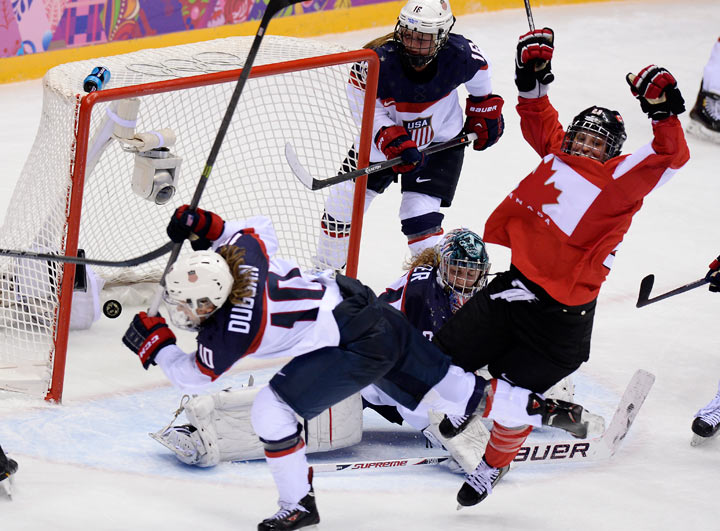 Canada Wins Gold In Women S Hockey Beating Usa In Overtime Globalnews Ca