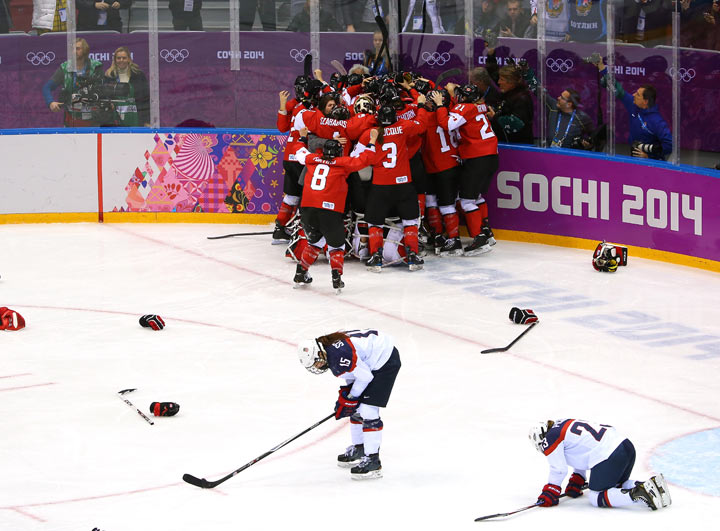 Canada Wins Gold In Women S Hockey Beating Usa In Overtime Globalnews Ca