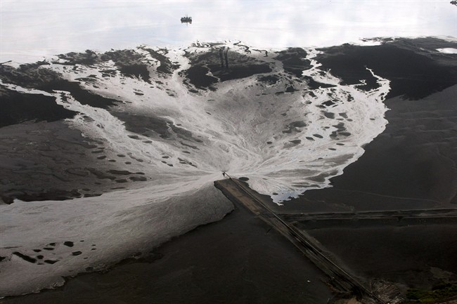 Building the Energy East pipeline to bring oilsands bitumen to eastern Canadian refineries would increase the industry's greenhouse gas emissions enough to wipe out all the gains caused by Ontario's elimination of coal-fired power plants, says an environmental think-tank.
