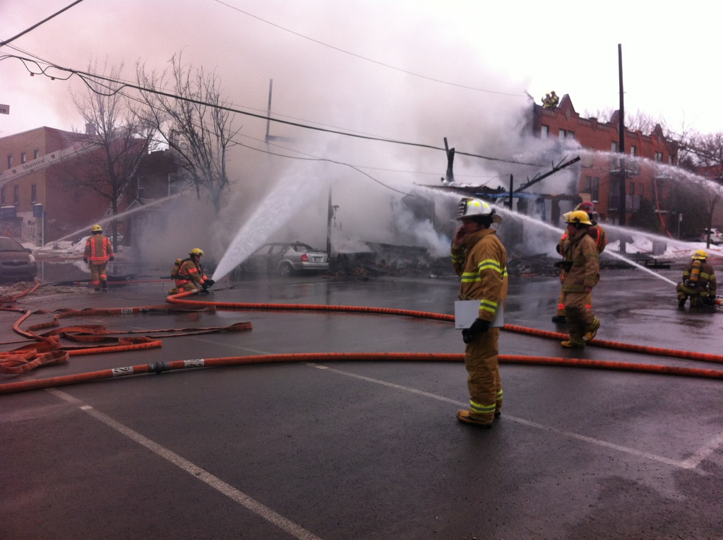 8 fire trucks & more than 50 firefighters on the scene at a major fire in Pointe St-Charles.