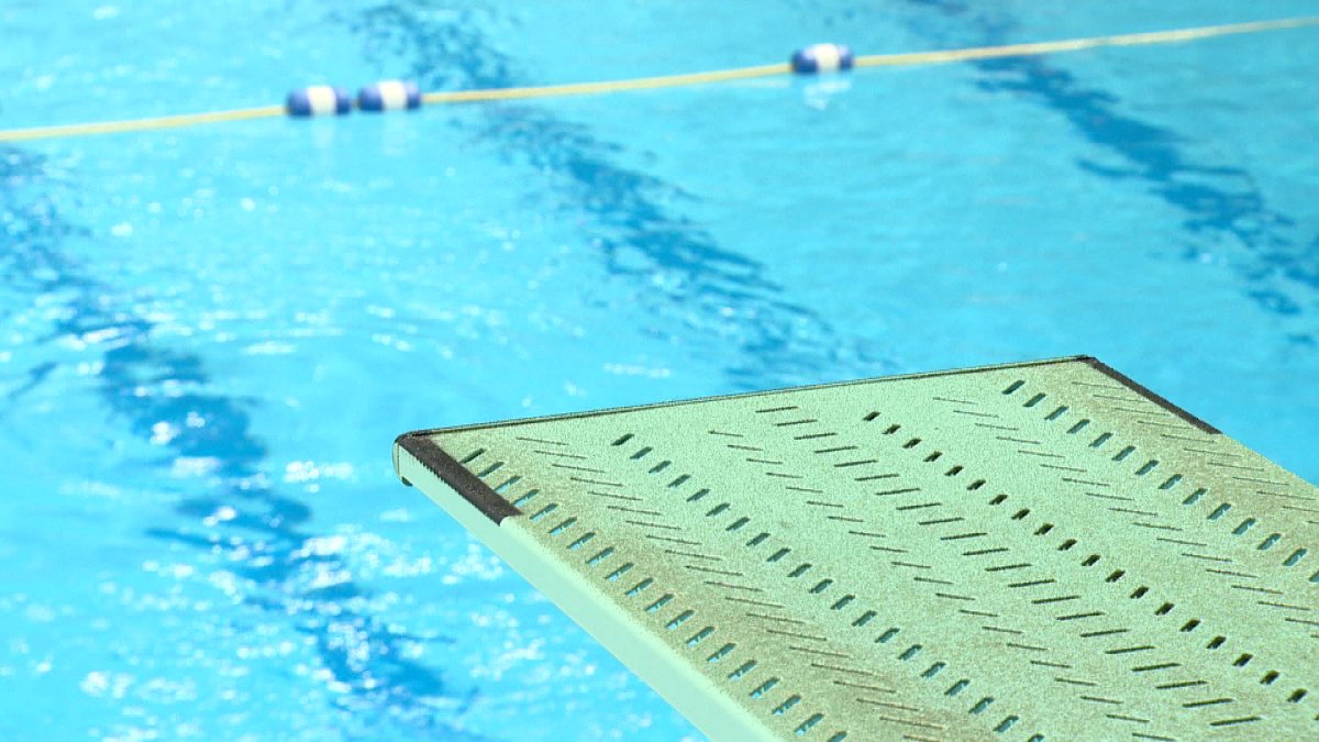 The Regina Qu'Appelle Health Region issued an an air quality health advisory for the pool in 2013.