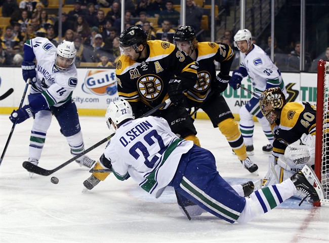 Canucks reunite Burrows with Sedin twins - image