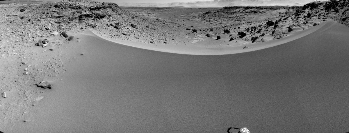 A mosaic of images show the Dingo Gap on Mars.