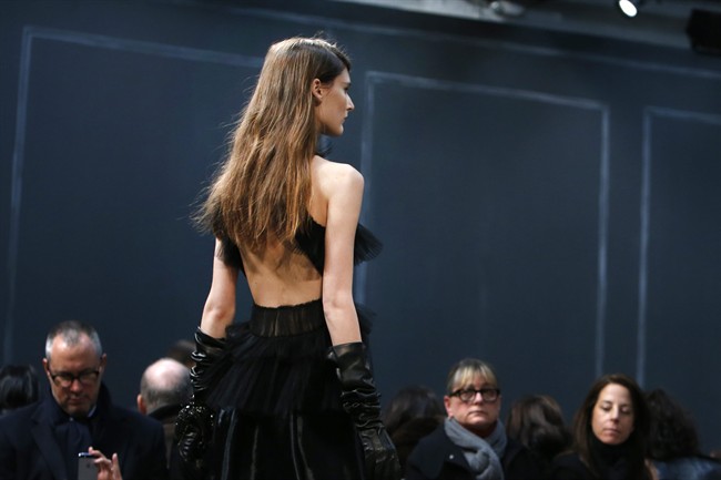 Vera Wang explores darker side in fall collection