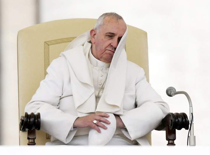 Pope Francis vs. wind: Pontiff battles strong breeze during address - image