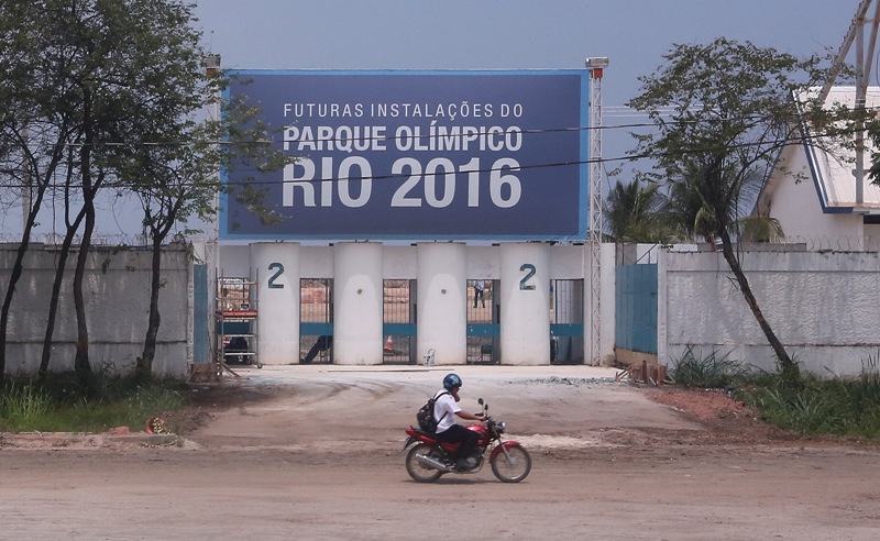 Construction continues at Rio Olympic Park during the 1st World Press Briefing for the Rio 2016 Olympic Games on October 23, 2013 in Rio de Janeiro, Brazil. Preparations for the Rio 2016 Olympic Games are continuing and Rio Olympic Park will house 15 competition venues during the Games. (Photo by Mario Tama/Getty Images).