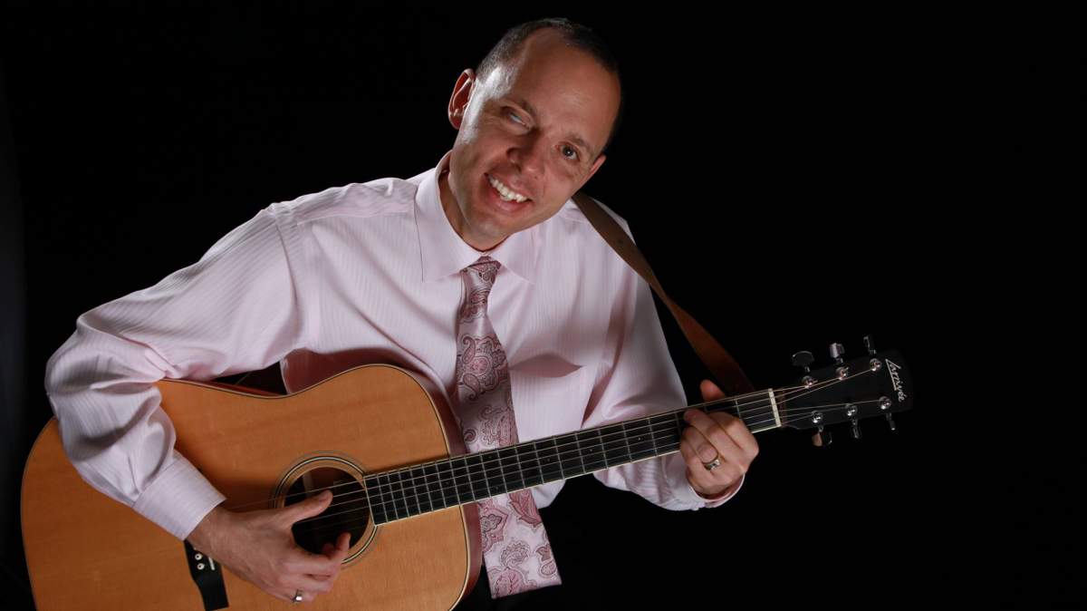 A photo of Harris from his business website.