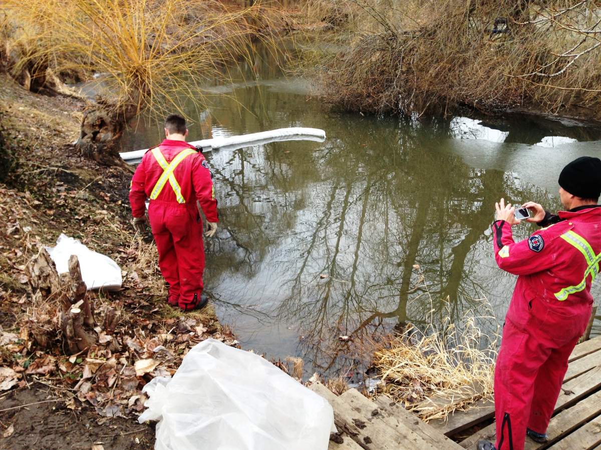 Mystery oil slick — Kelowna - image