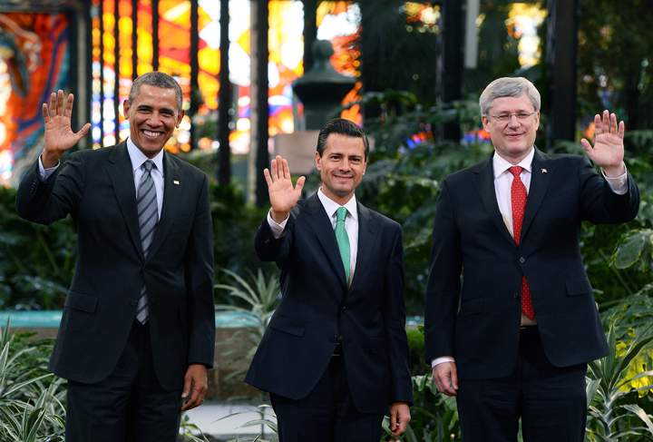 (From  L-R) US President Barack Obama, Mexican President Enrique Pena Nieto and Canadian Prime Minister Stephen Harper pose for a family photo in Toluca, Mexico, on February 19, 2014. 