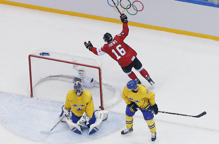 Henrik Zetterberg of Sweden to miss rest of Sochi Olympic men's hockey with  back injury
