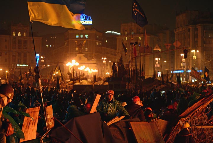 Anti-government protesters man barricades during demonstrations in Independence Square on February 19, 2014 in Kiev, Ukraine. 