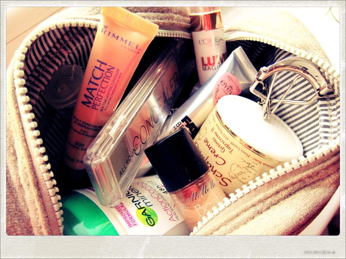Travelling in style – Tips to keeping your makeup looking fresh after a flight - image