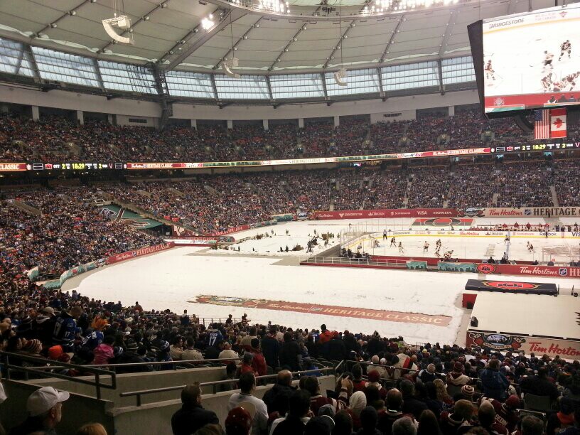 Gallery: Canucks fall to Senators in Heritage Classic