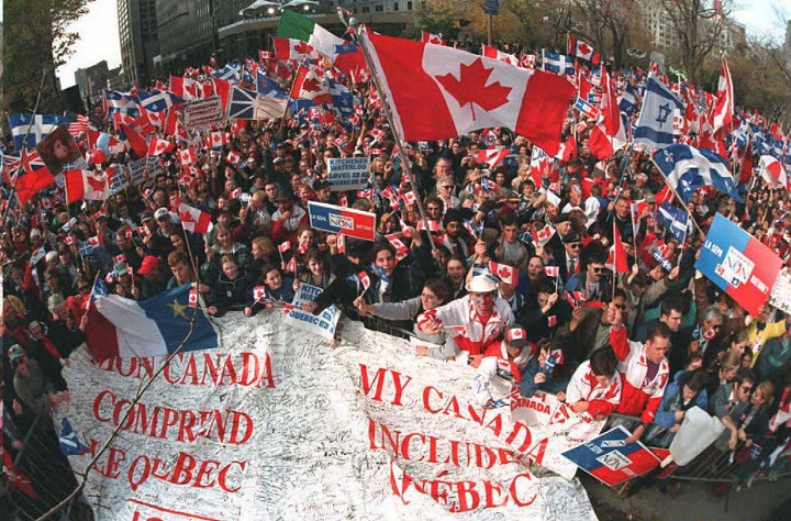 Thousands of Canadians rally in Montreal 27 October 1995 in a bid to persuade citizens of Quebec not to secede from Canada.