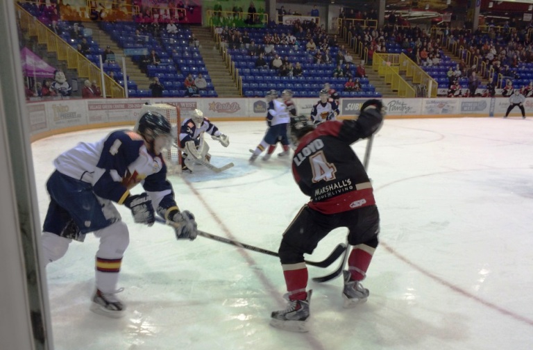 Vernon Vipers knock West Kelowna Warriors out of playoffs - image