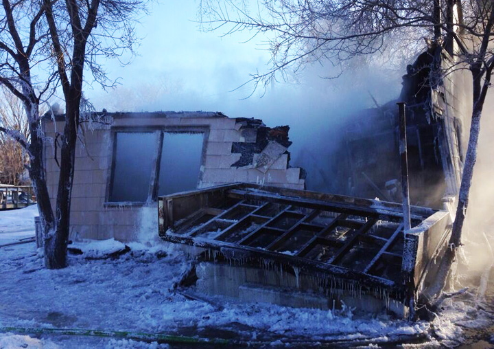 Firefighters battled extreme cold to extinguish a Saskatoon house fire on Saturday morning.