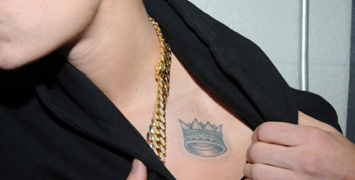 Justin Bieber tattoo collar