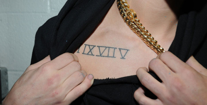 Justin Bieber tattoo collar