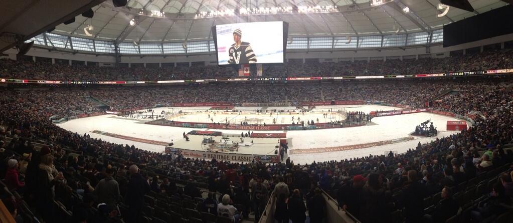 BC Place roof kept closed for the Heritage Classic - image