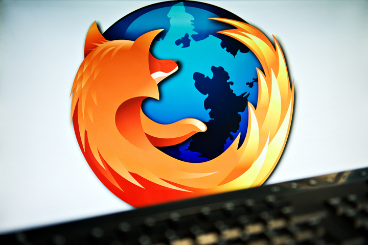 A screen displays the logo of the open-source web browser Firefox.