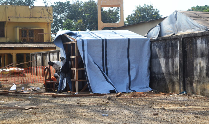 Workers build a tent in zone where people suspected of suffering of Ebola fever are isolated at the Donka hopital where several cases where reported in Conakry on March 29, 2014. 