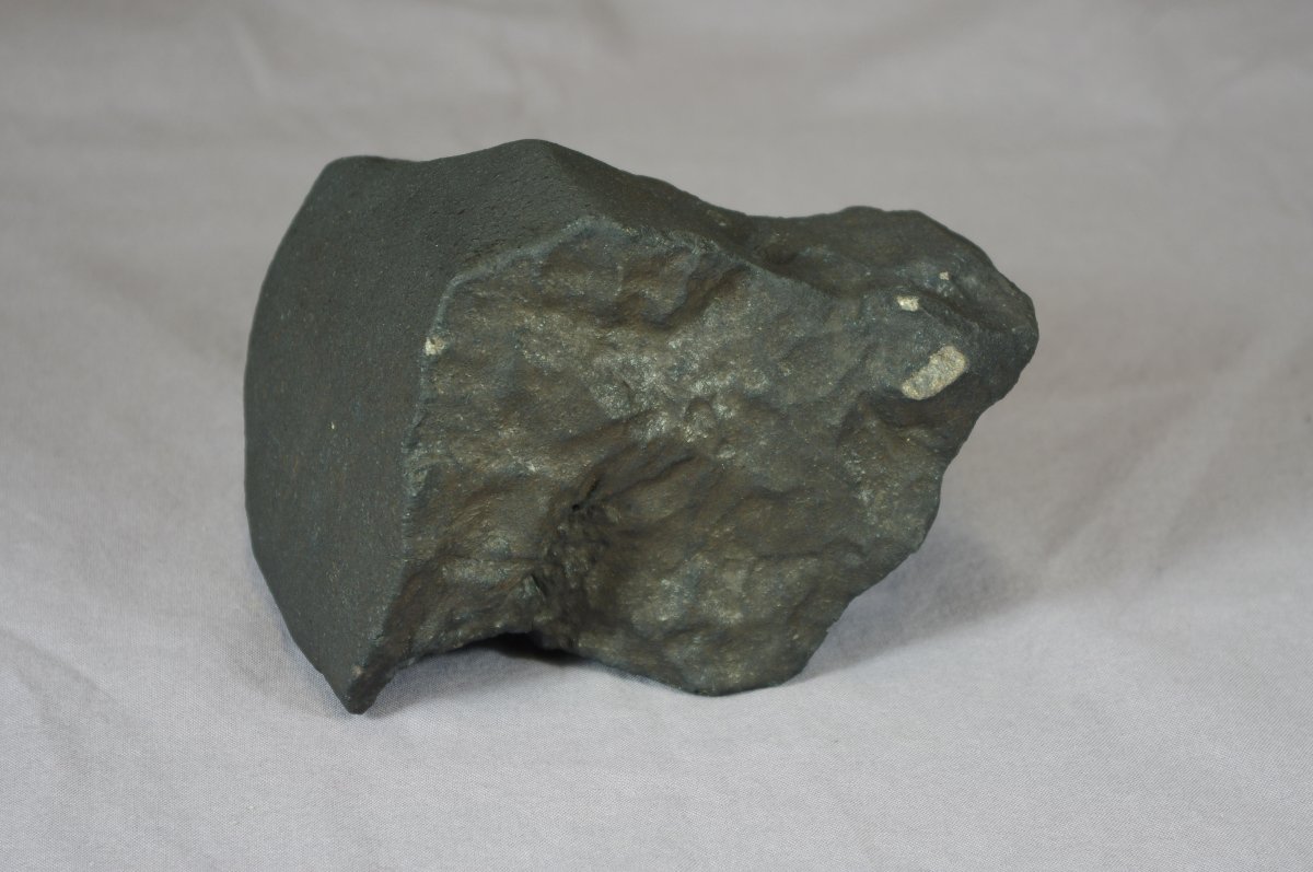 Pieces of a meteor that lit up the Saskatchewan sky above Lloydminster in 2008 can now be viewed at an exhibit at the Royal Saskatchewan Museum.