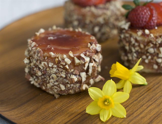 Versatile fresh mini cakes fit for Easter dessert