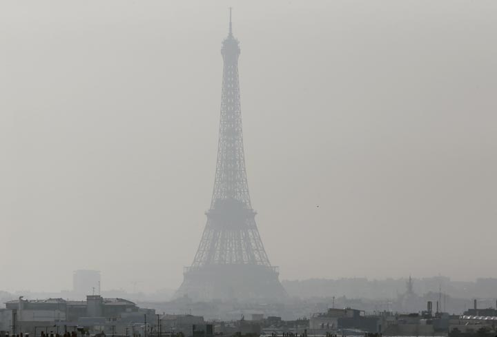 Paris adopts alternating traffic ban in bid to fight toxic smog