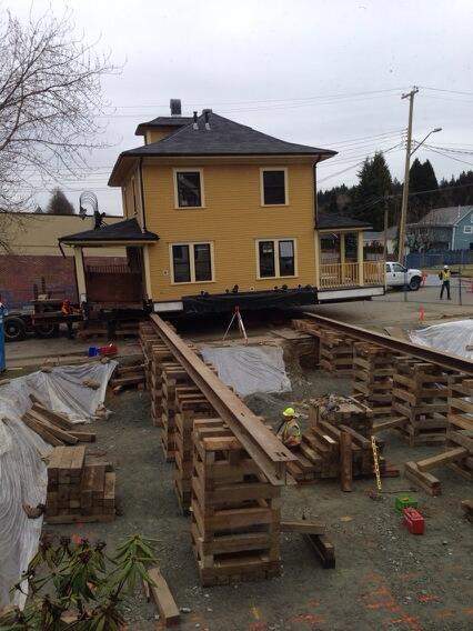The Centennial Appleyard House on the move.