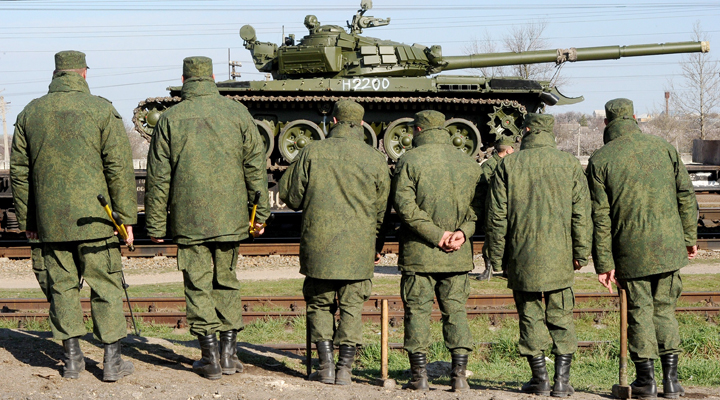 Russian soldiers unload trainload of their modified T-72 tanks after their arrival in Gvardeyskoe railway station near the Crimean capital Simferopol, on March 31, 2014. 