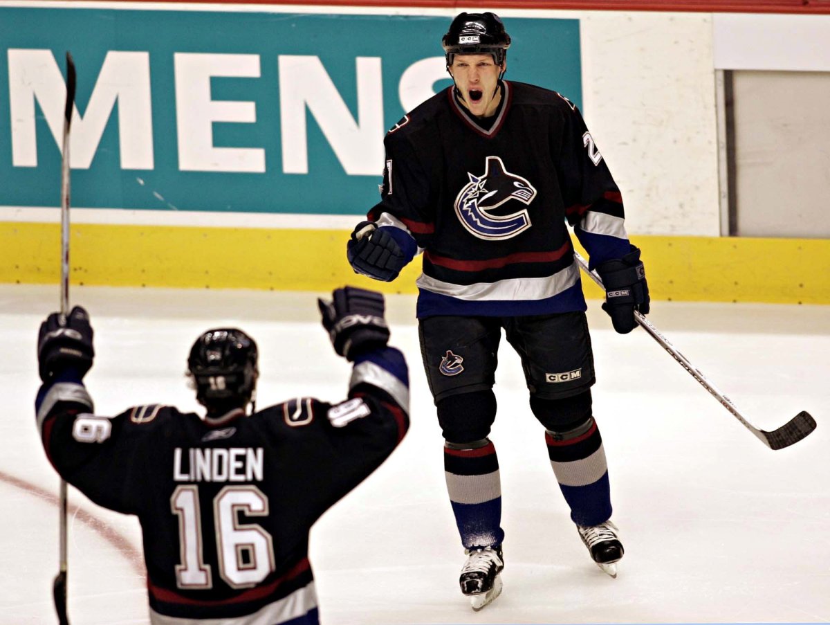 Trevor Linden leading Vancouver Canucks through a period of