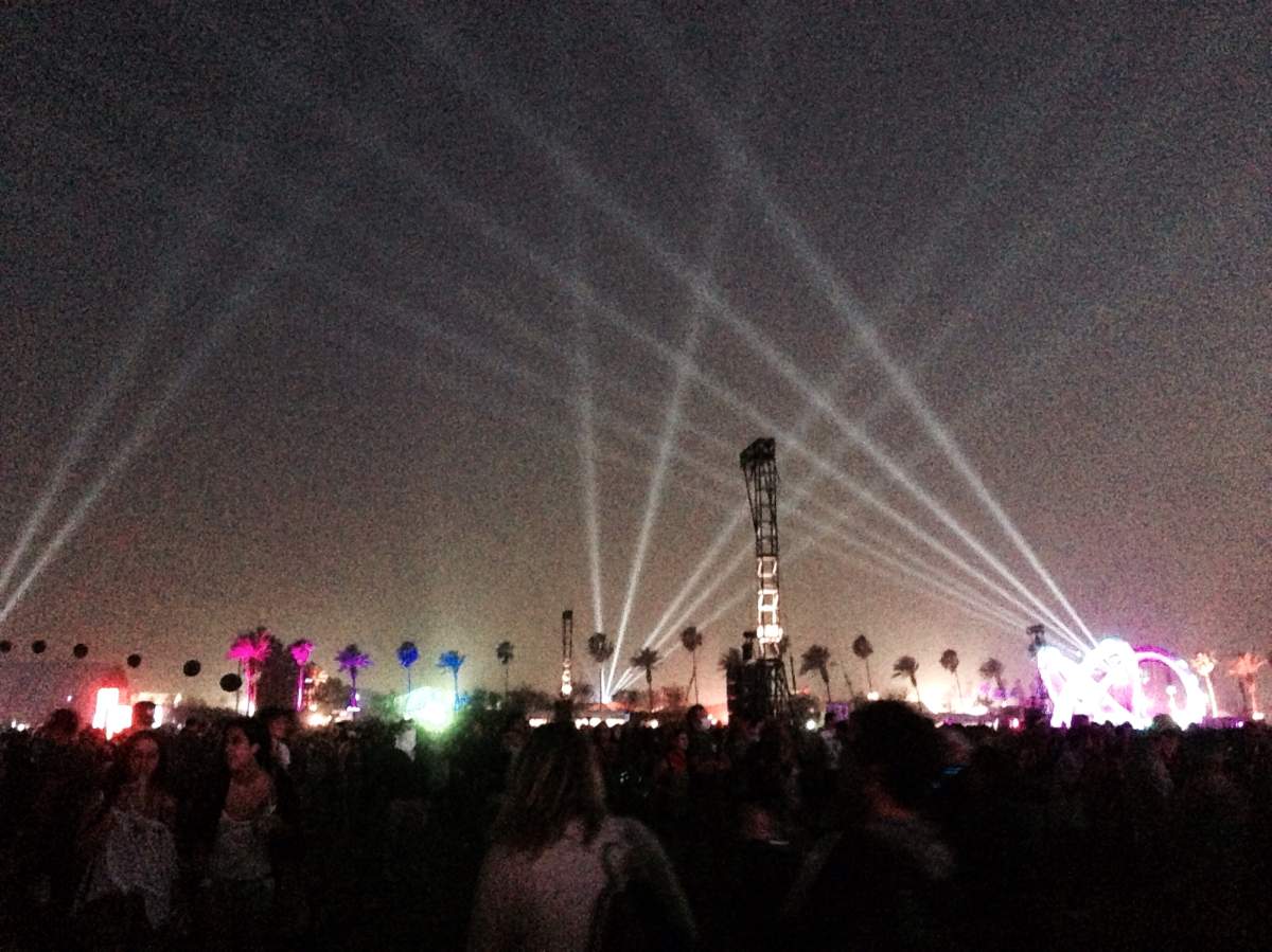 Sudden dust storm doesn’t slow down Coachella crowd - image