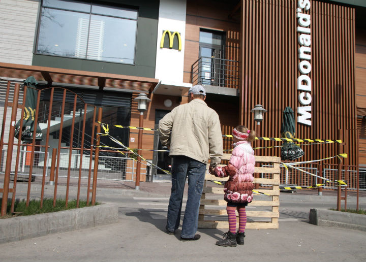 McDonald's has closed its outlets in the Crimean cities of Simferopol, Yalta and Sevastopol.