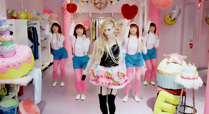 Avril Porn - WATCH: Avril Lavigne video 'Hello Kitty' pulled from YouTube | Globalnews.ca