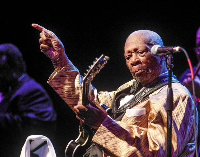 In this April 4, 2014 photo, B.B King performs at the Peabody Opera House in St. Louis, Mo.
