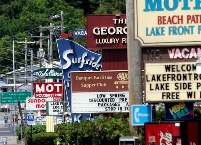 How to save money on your summer vacation hotels - image