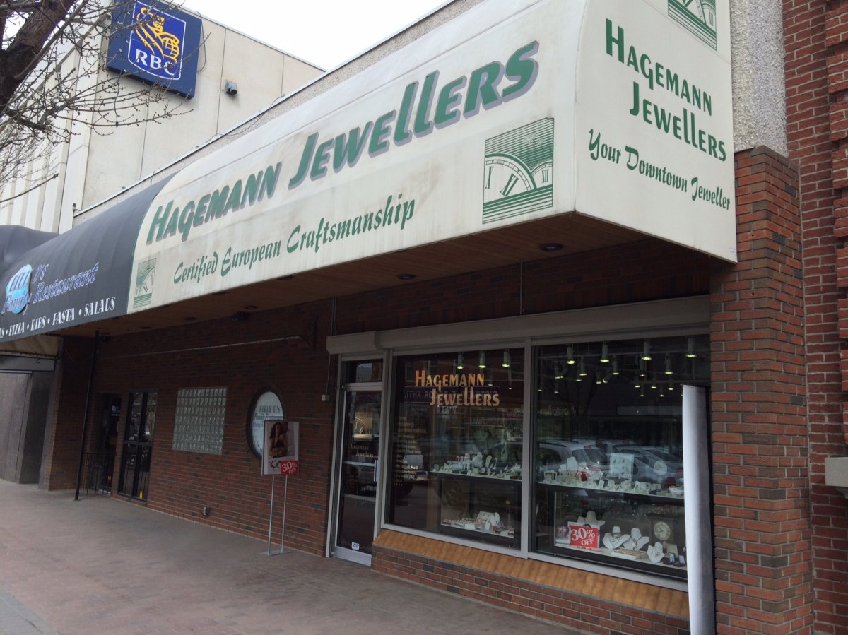 Robber hammers Vernon jeweler | Globalnews.ca