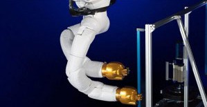 Each leg has seven joints. Instead of feet, there are grippers, each with a light, camera and sensor.