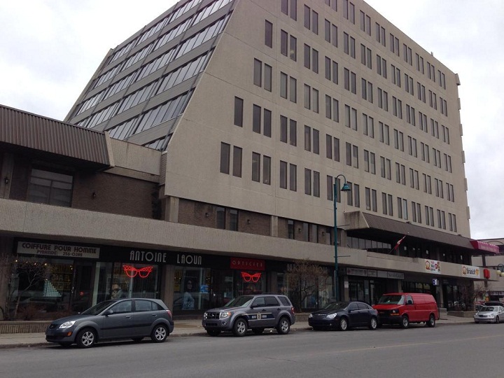 Quebec police were executing a search warrant at a restaurant in St-Leonard, which is owned by one of 35 suspects in alleged contraband ring.