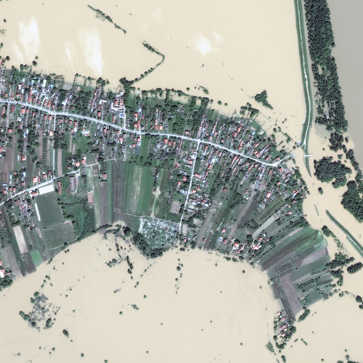 The floods in Obrenovac, Serbia. (After).