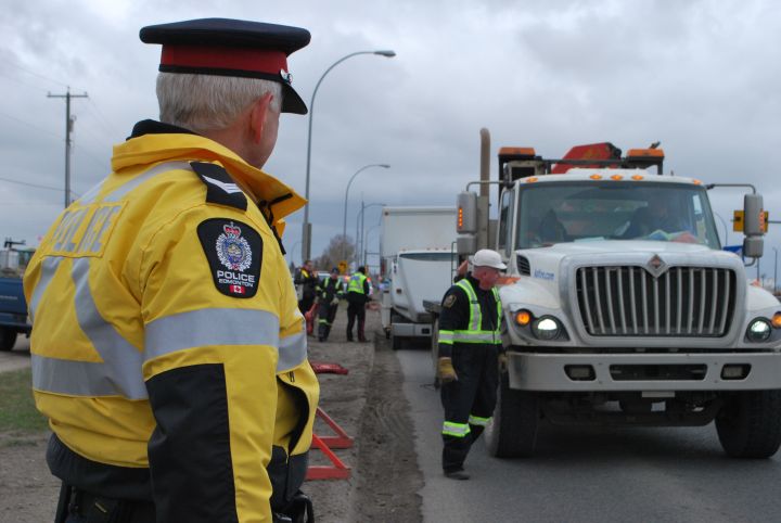 Полицейската служба на Едмънтън EPS казва че е глобила автобусна