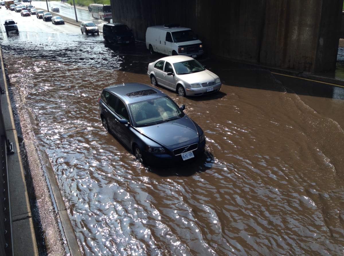 Severe thunderstorms move through Toronto - image